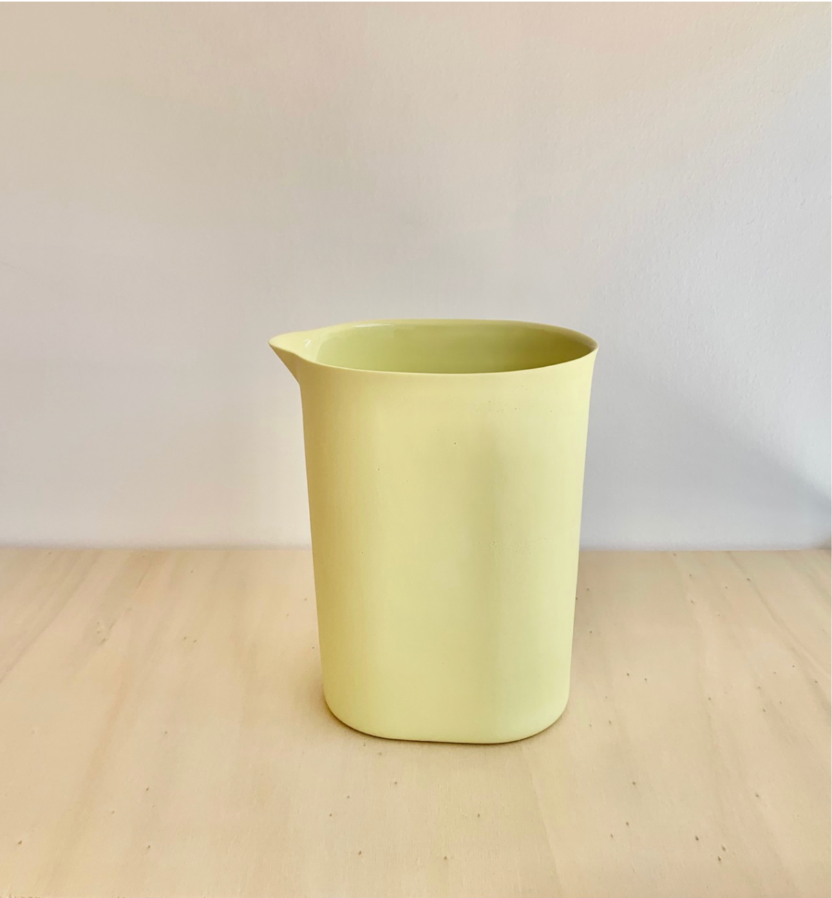 Broc en Porcelaine