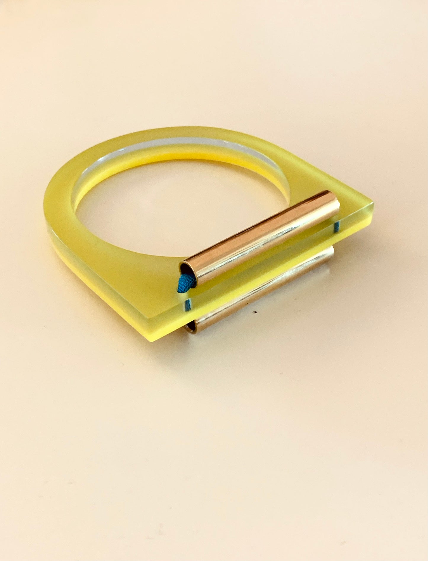 Bracelet Manchette Plexiglas et Laiton doré