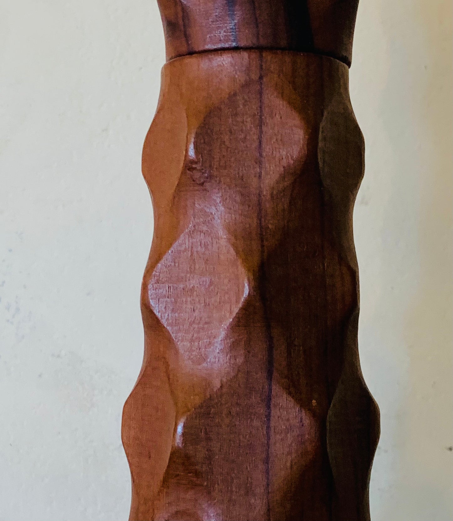 Poivrier sculpté en bois