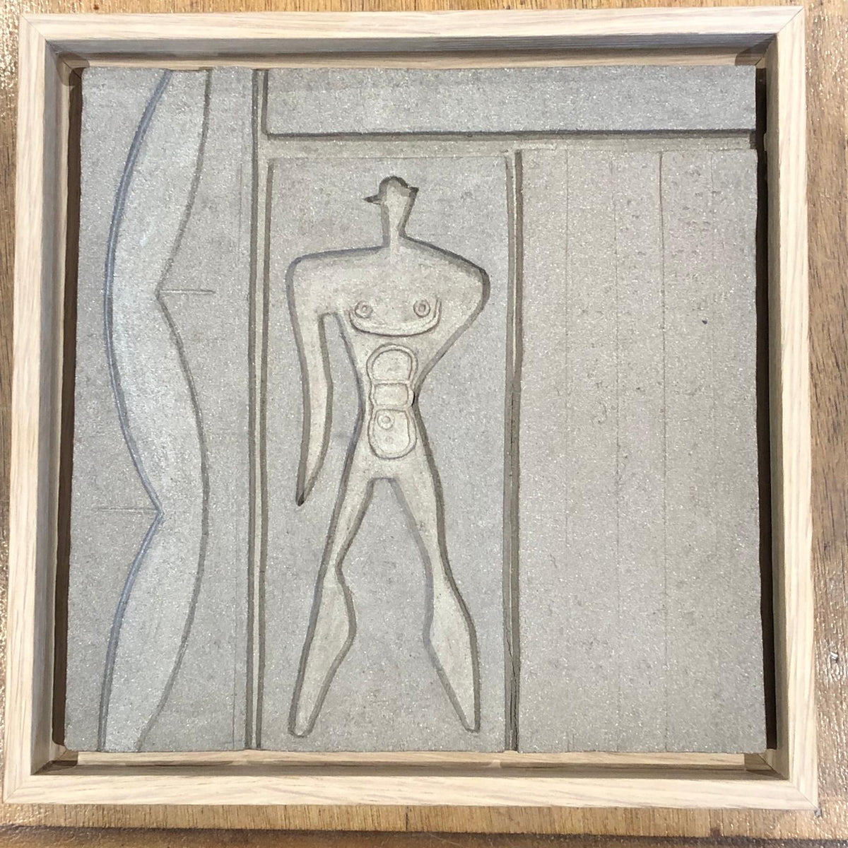 Bas reliefs en grès chamotté gris