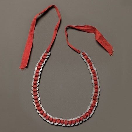 Collier Rondelles ruban rouge