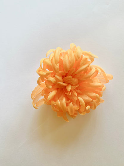 Broche fleur en soie
