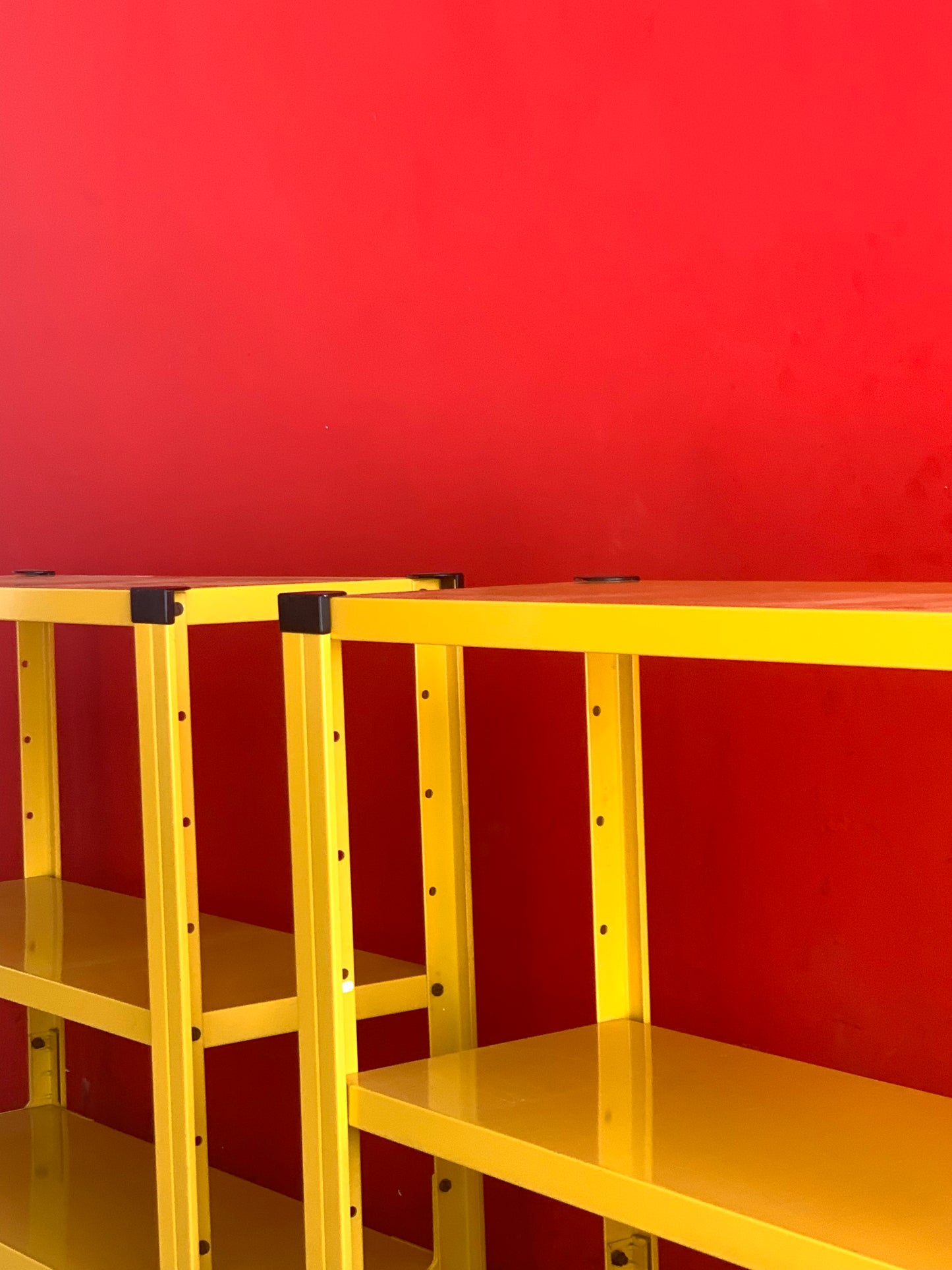 Etagères Jaunes, design italien,  années 80