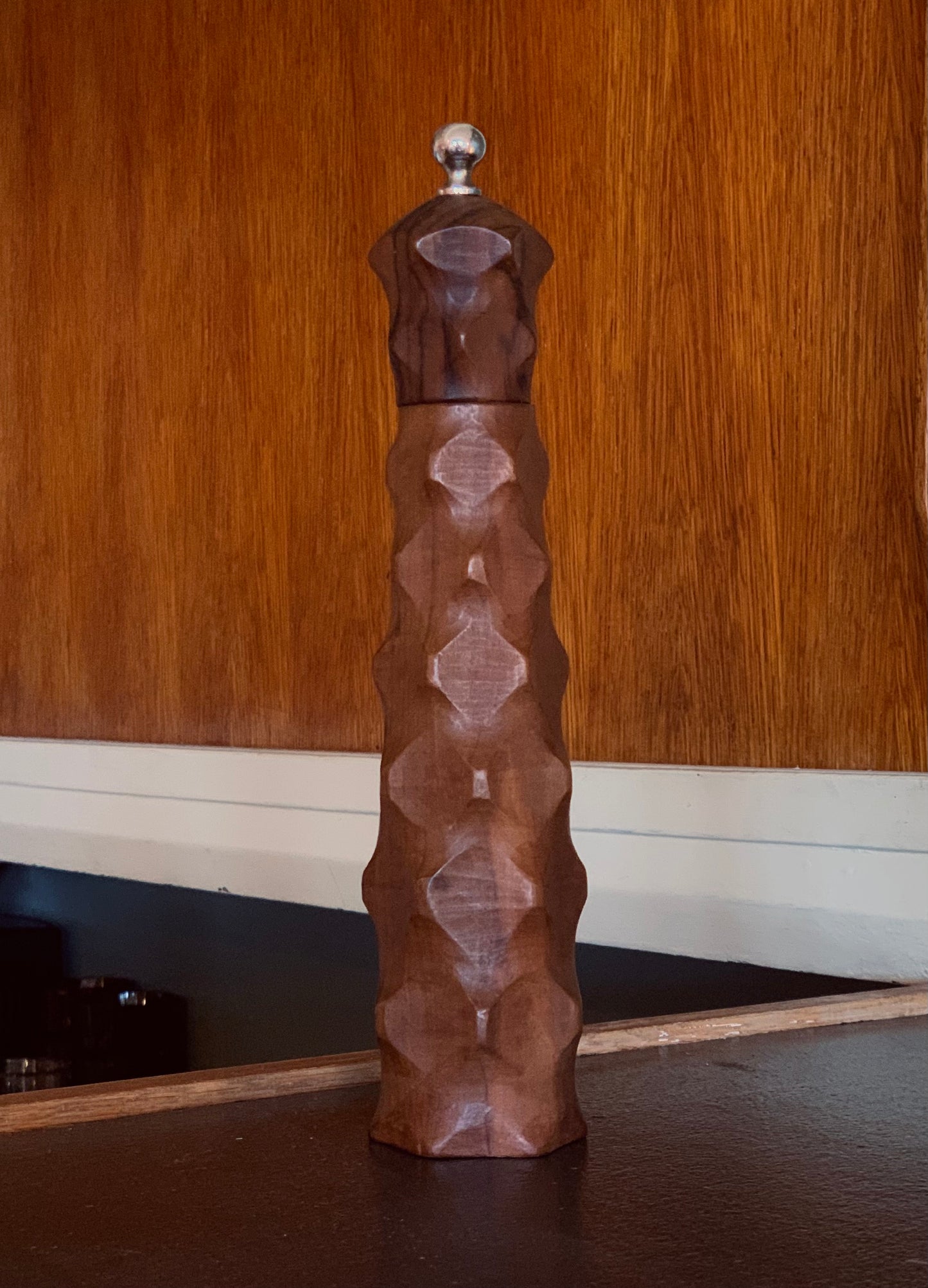 Poivrier sculpté en bois