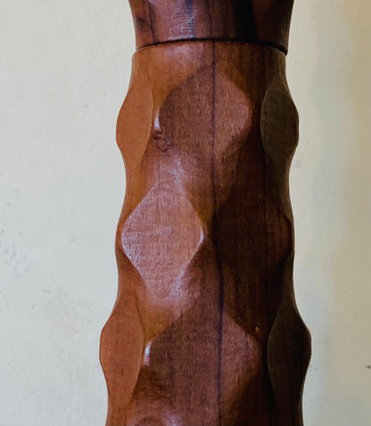 Poivrier sculpté en bois