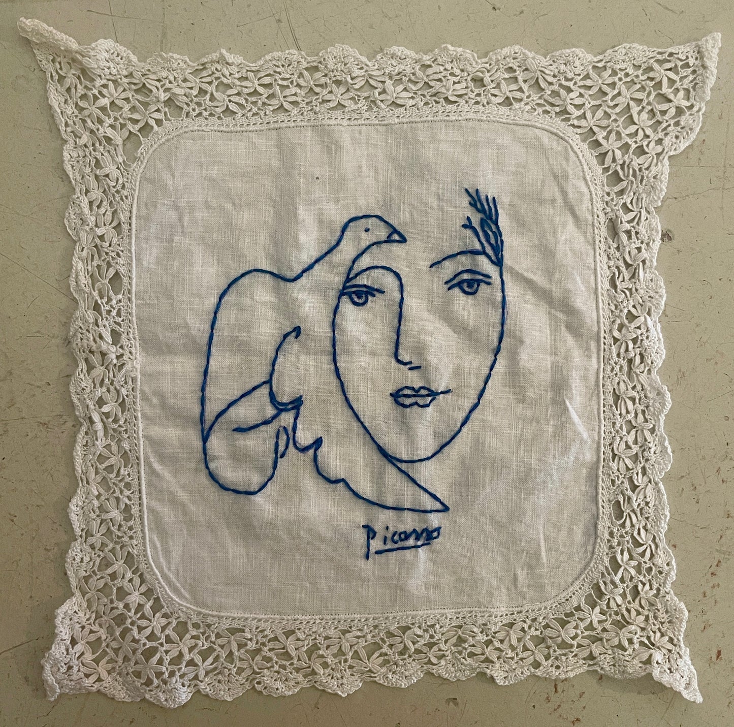 Broderie Visage Oiseau