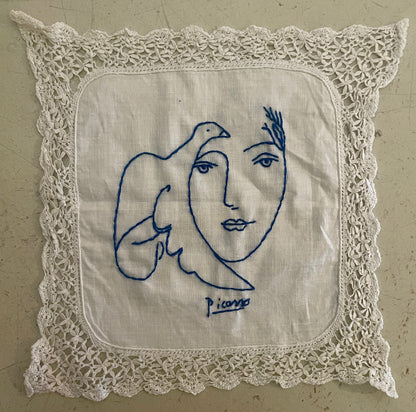 Broderie Visage Oiseau