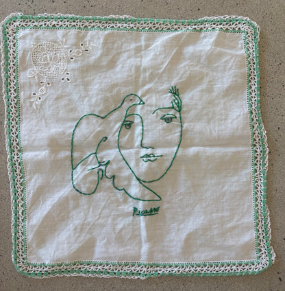 Broderie Visage Oiseau