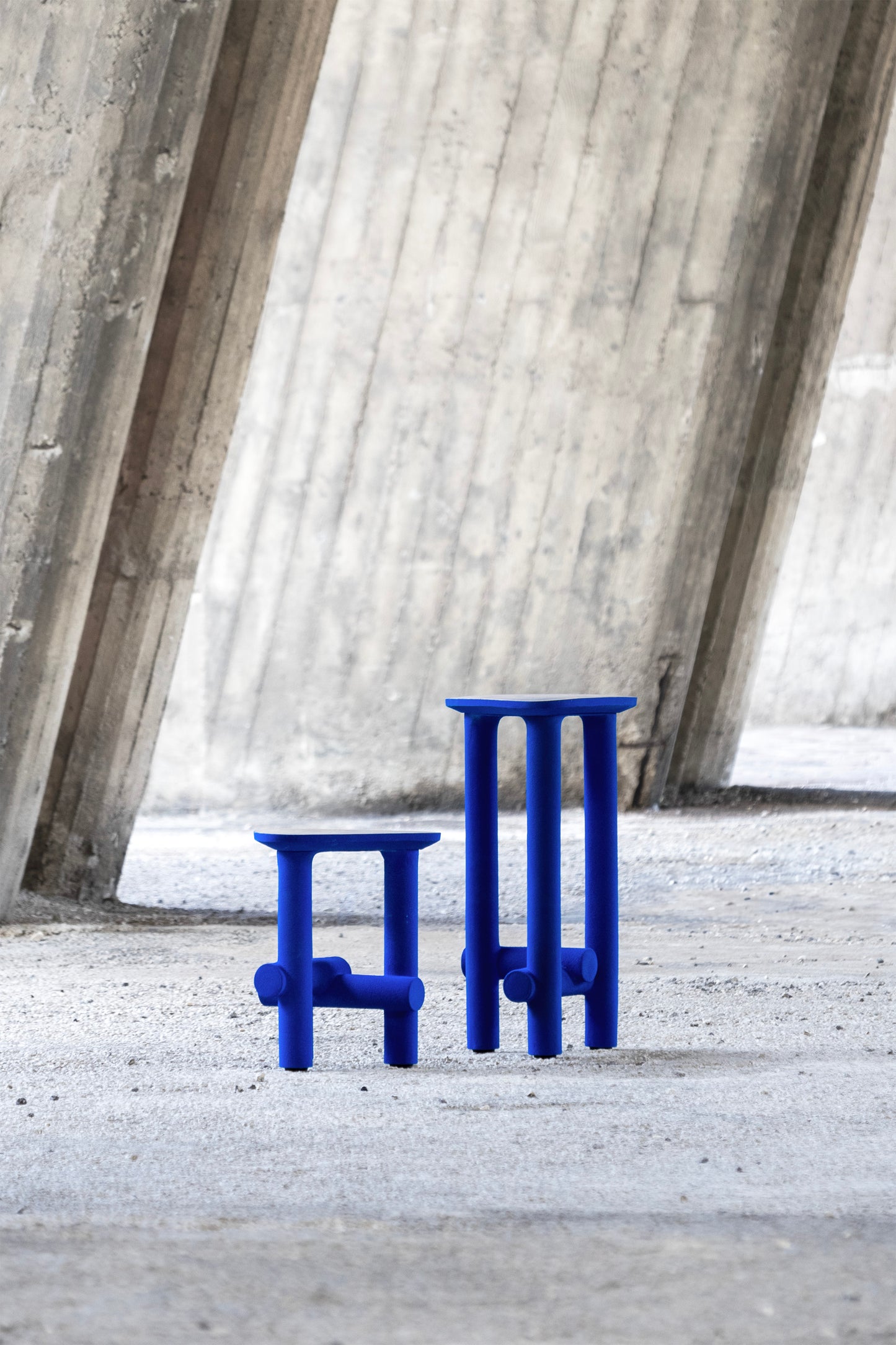 Table Pedestal Bleue