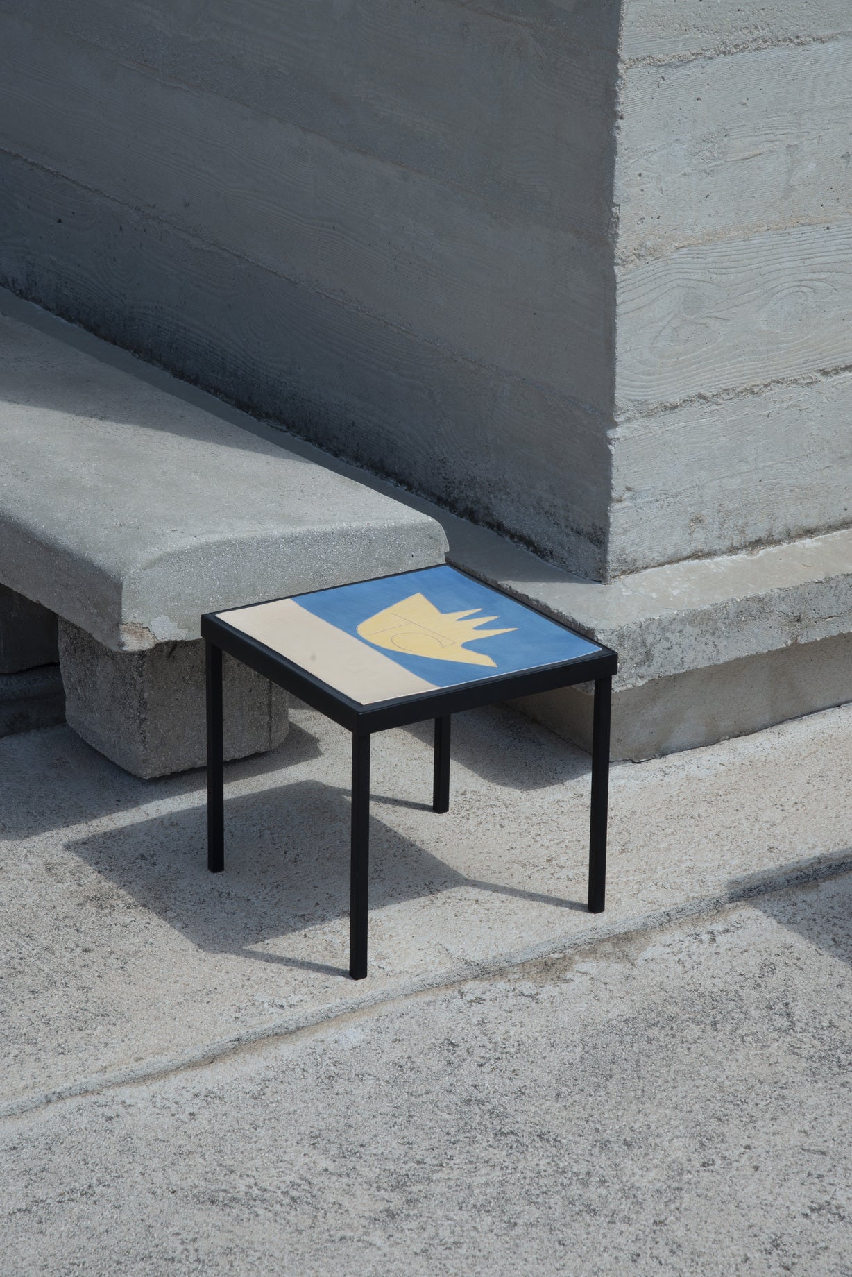 Table d'appoint "Chandigarh"